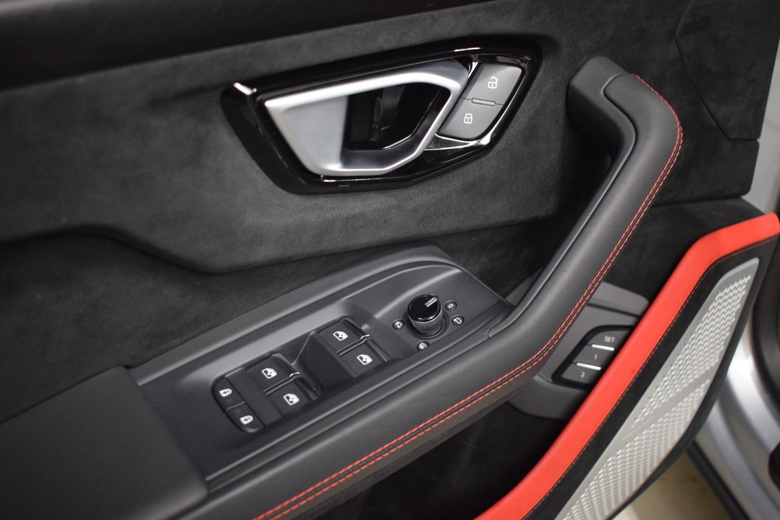 Thumbnail: 2024 Lamborghini Urus - 38