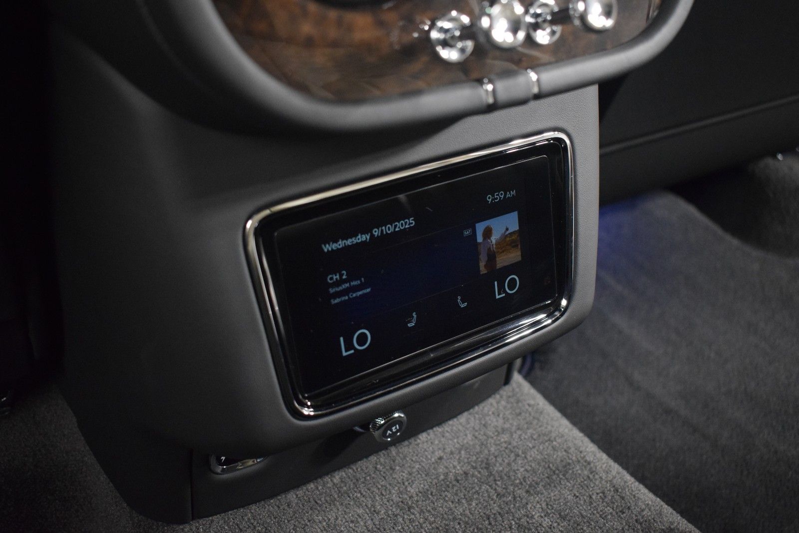 Thumbnail: 2025 Bentley Bentayga - 21