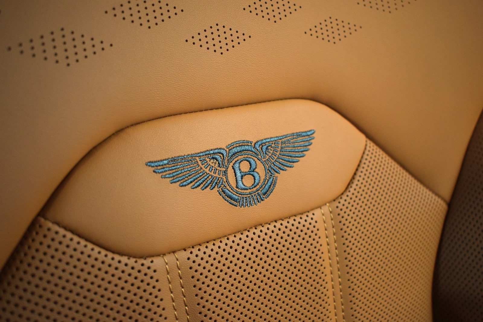 Thumbnail: 2025 Bentley Bentayga - 35