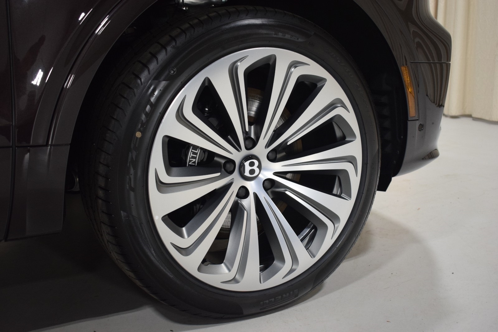 Thumbnail: 2025 Bentley Bentayga - 7