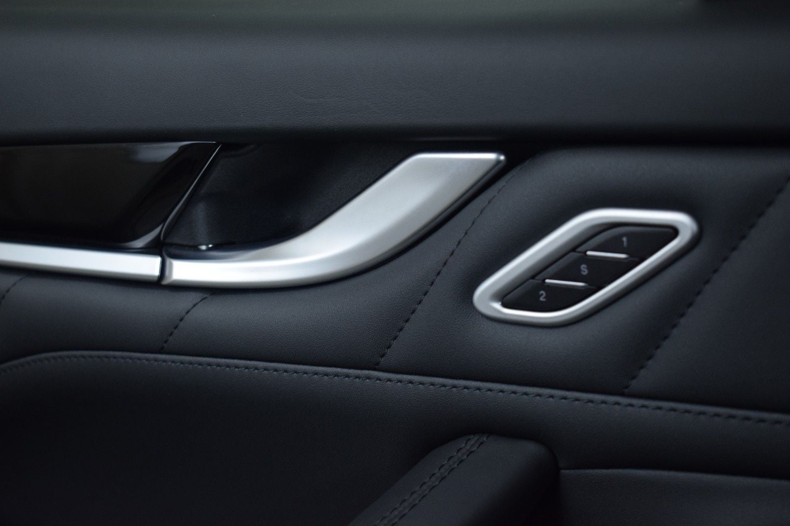 Thumbnail: 2023 Maserati Levante - 39