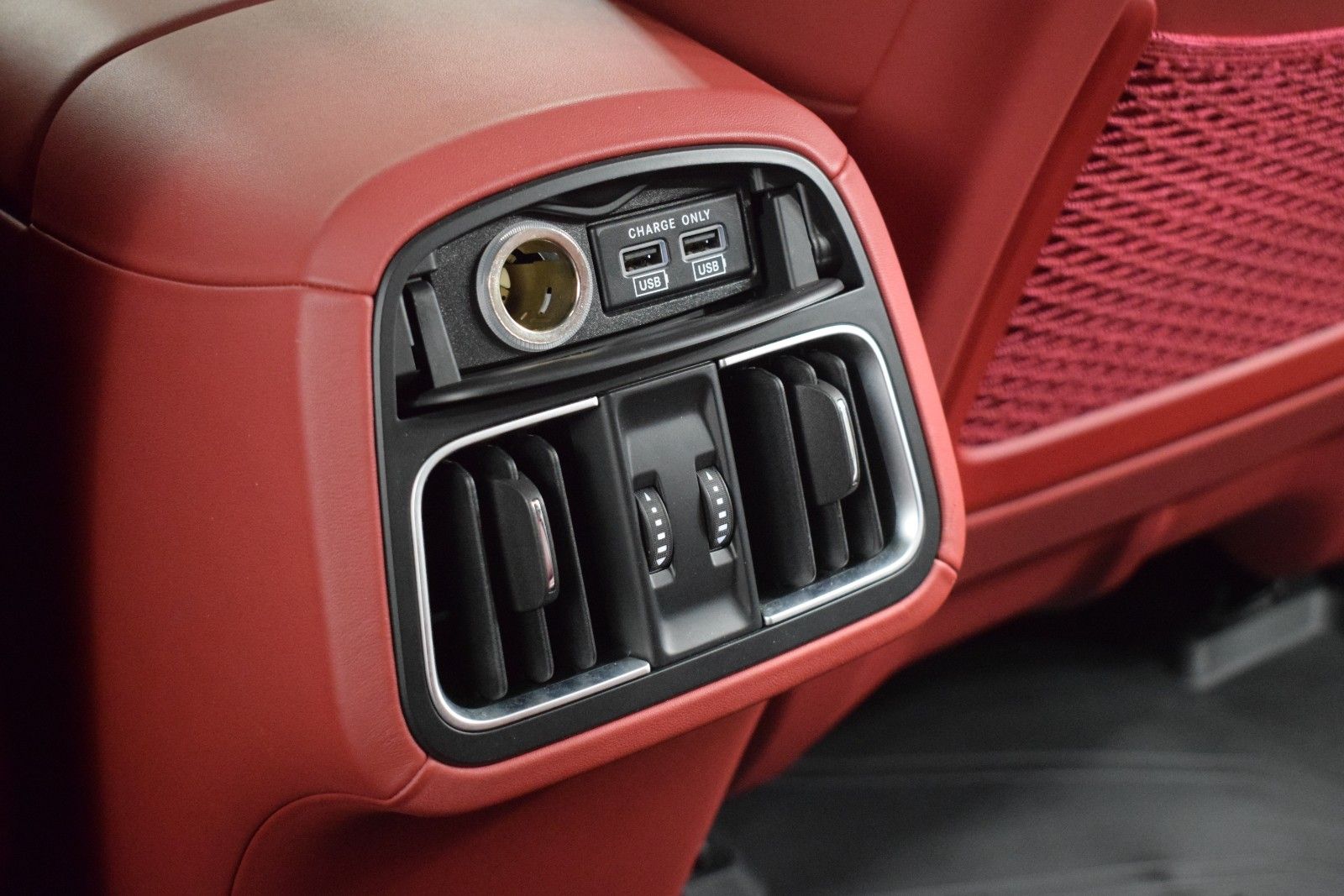 Thumbnail: 2022 Maserati Levante - 22