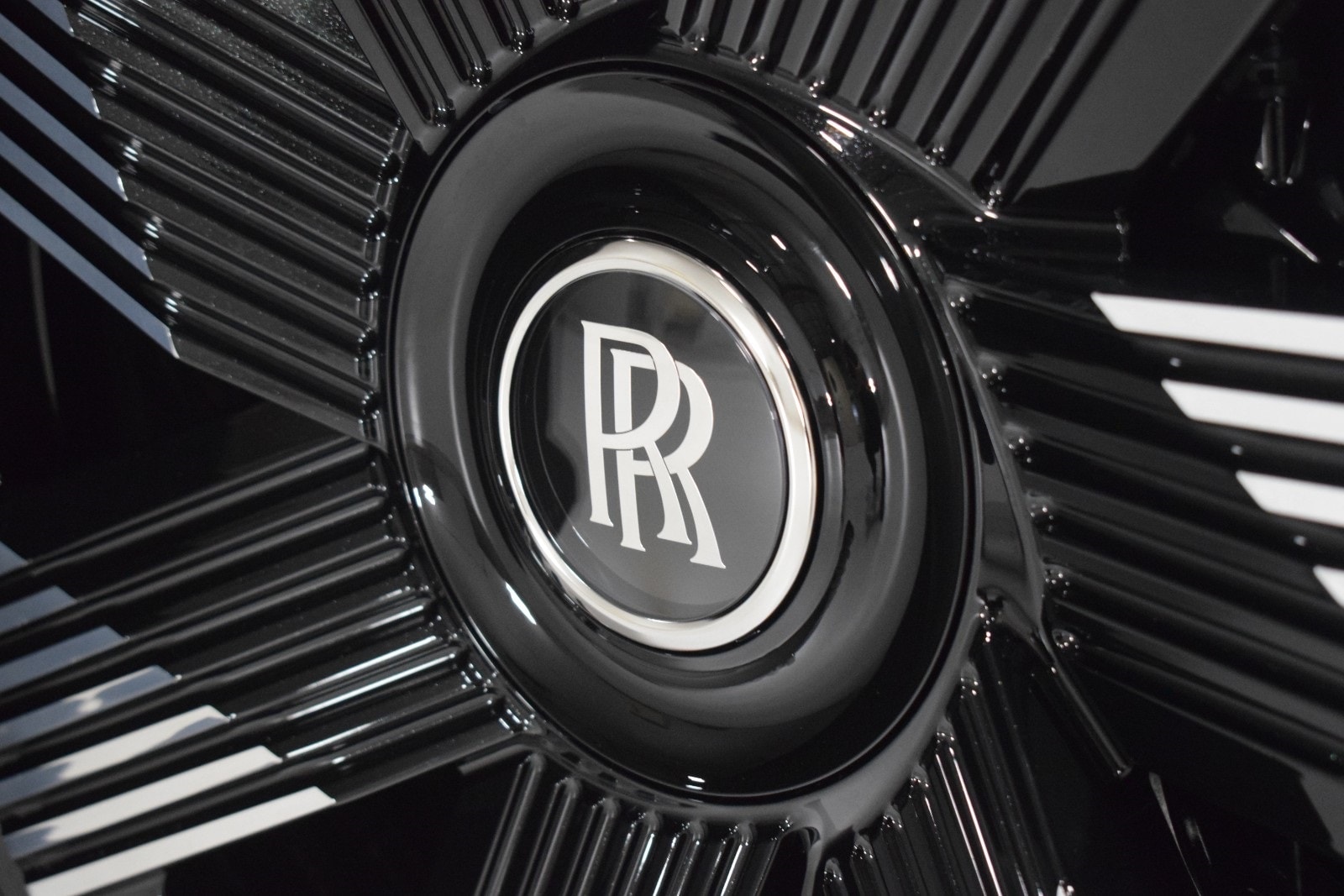 Thumbnail: 2024 Rolls-Royce Spectre - 18