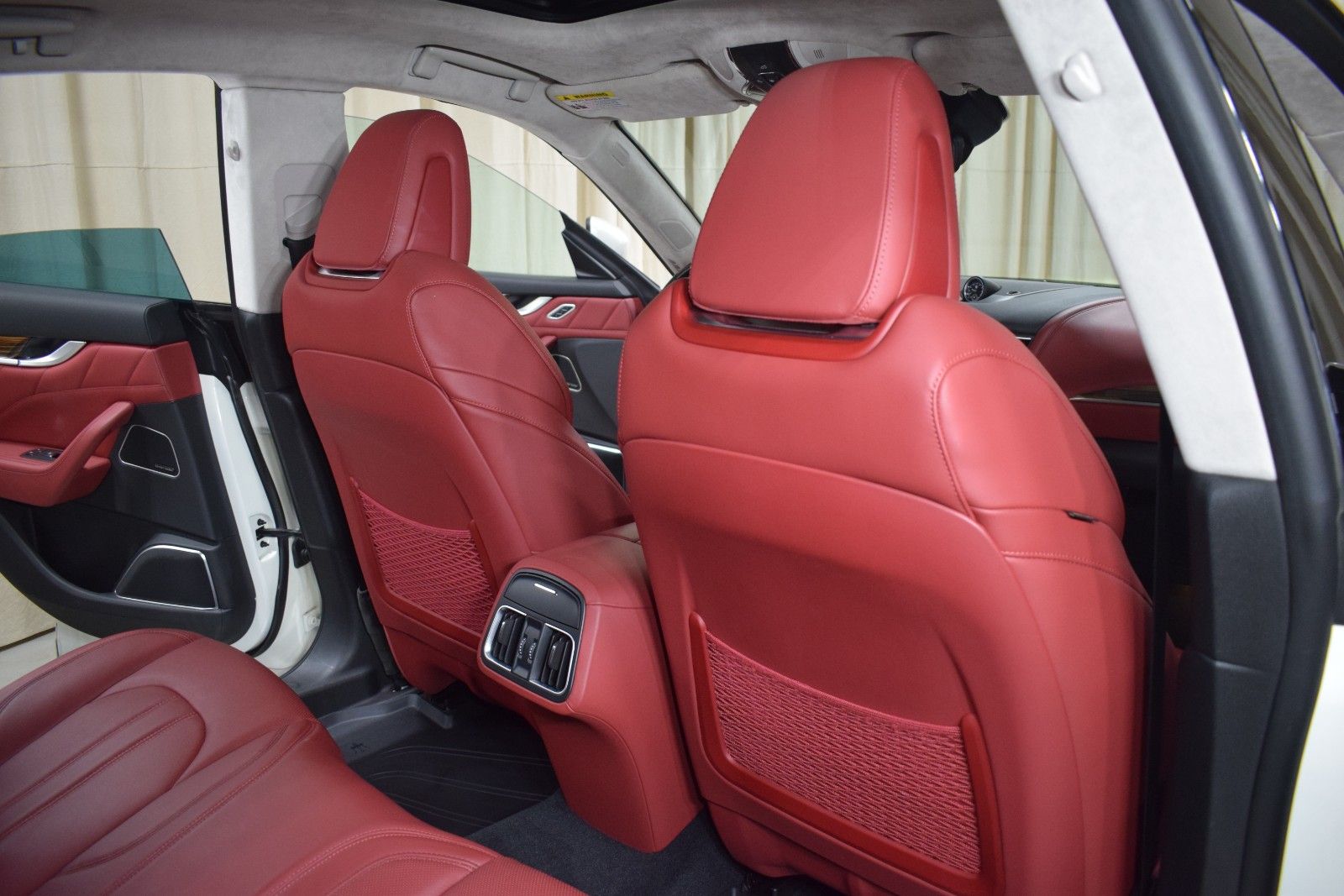 Thumbnail: 2022 Maserati Levante - 21