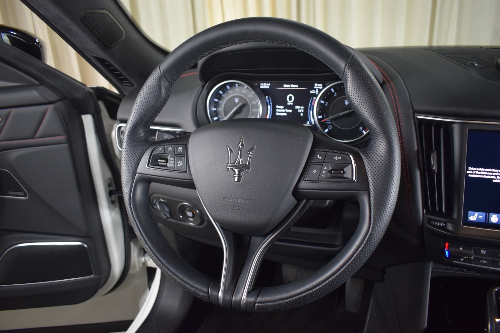 Thumbnail: 2022 Maserati Levante - 26