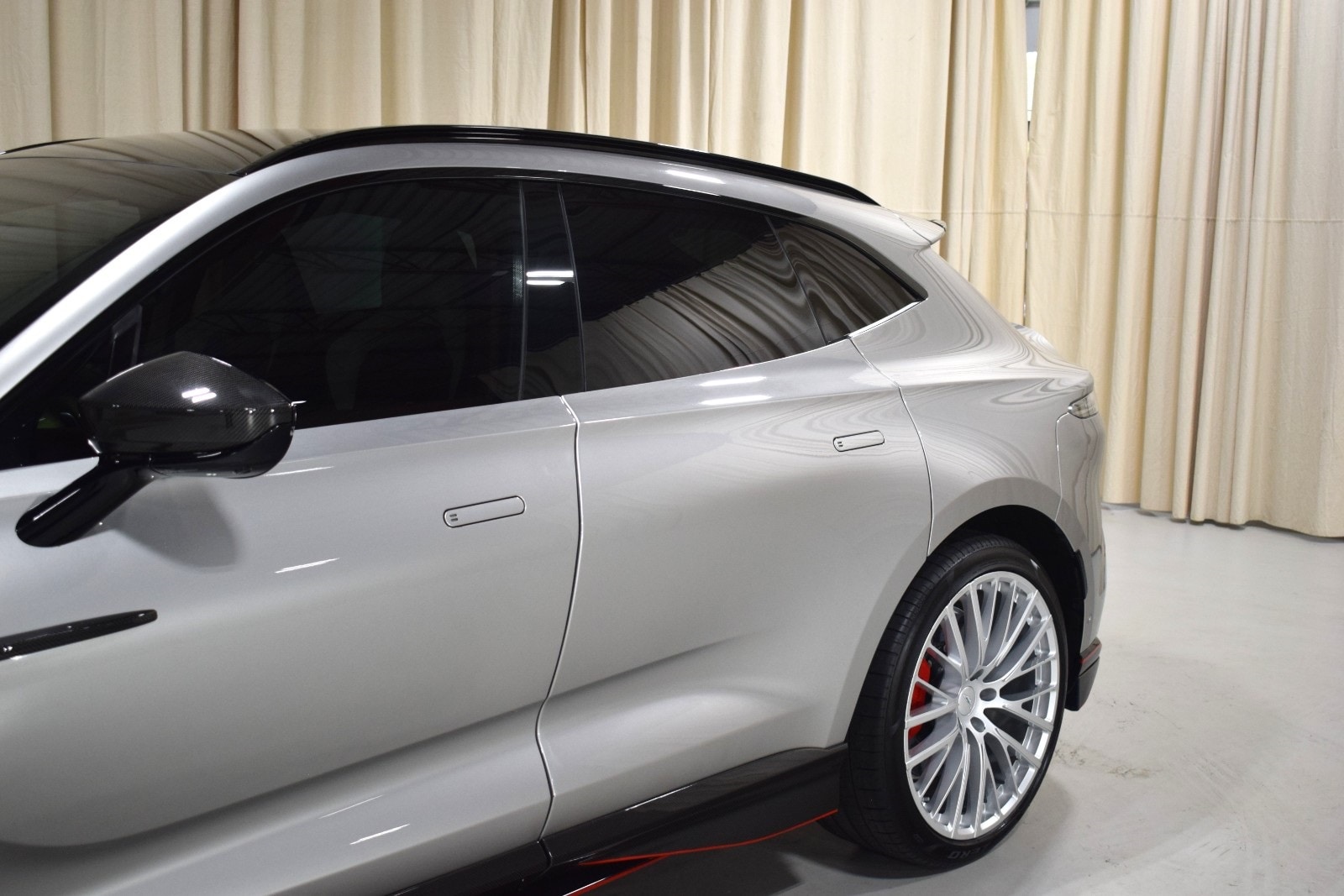Thumbnail: 2023 Aston Martin DBX - 2