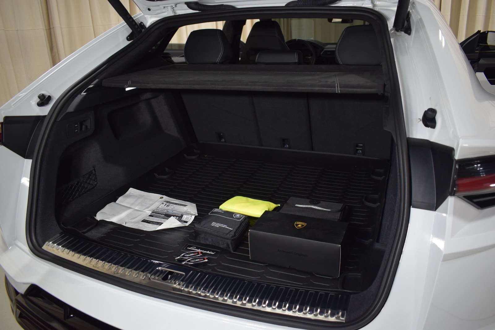 Thumbnail: 2024 Lamborghini Urus - 41