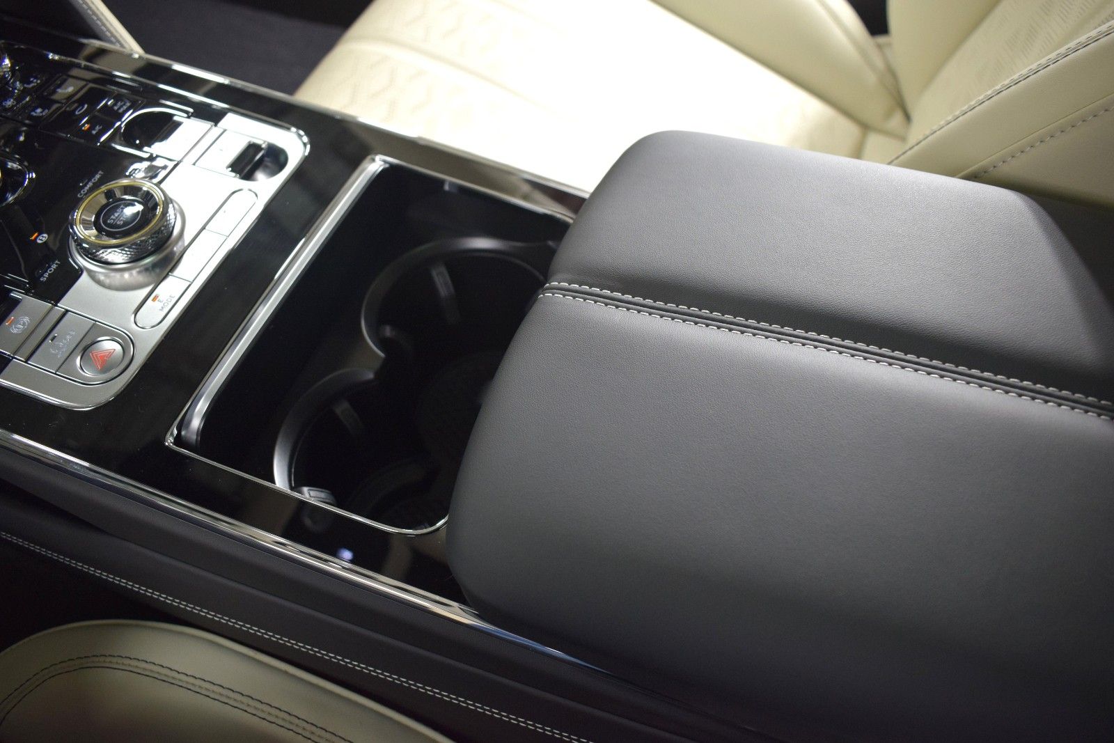 Thumbnail: 2025 Bentley Flying Spur - 34