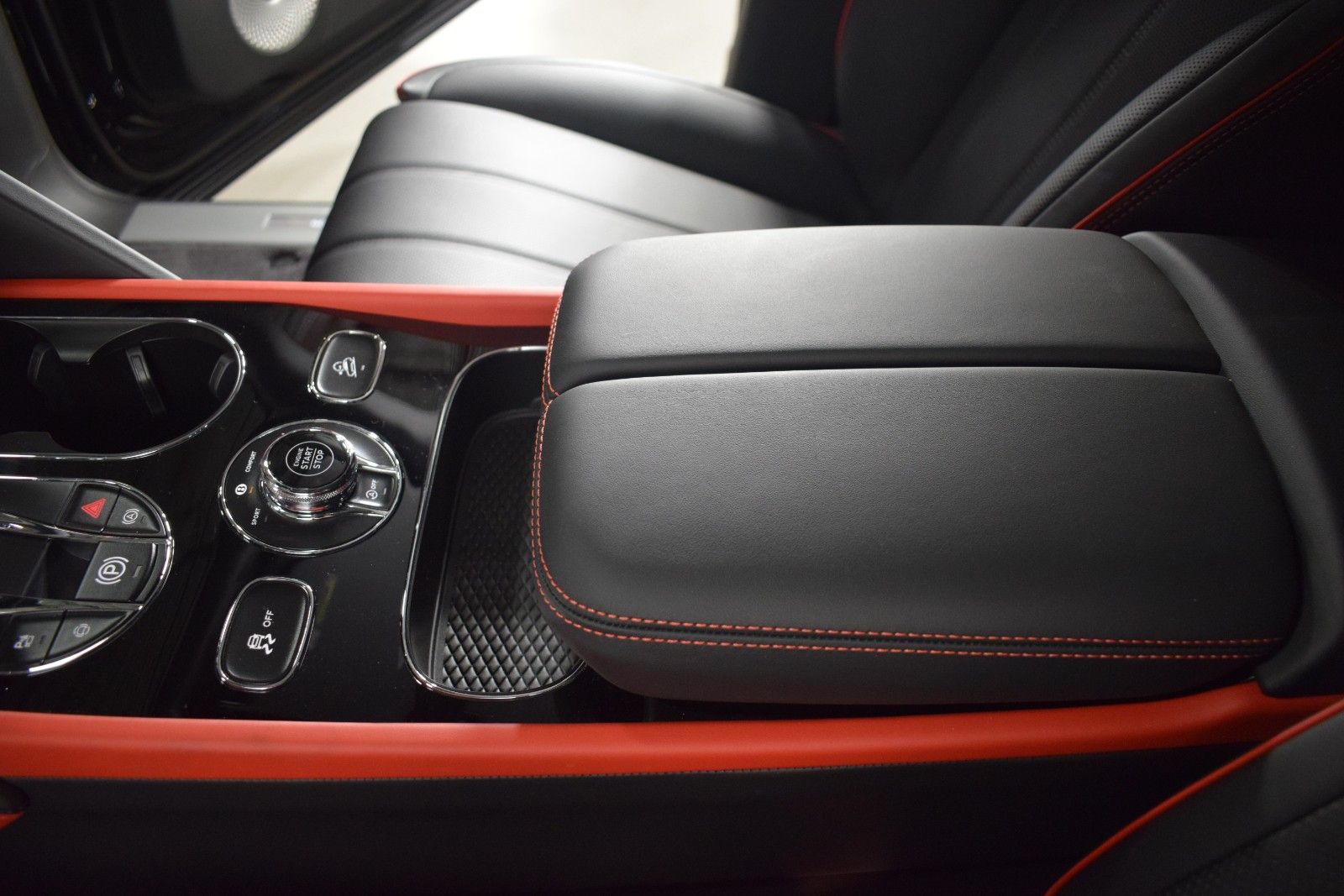 Thumbnail: 2025 Bentley Bentayga - 36