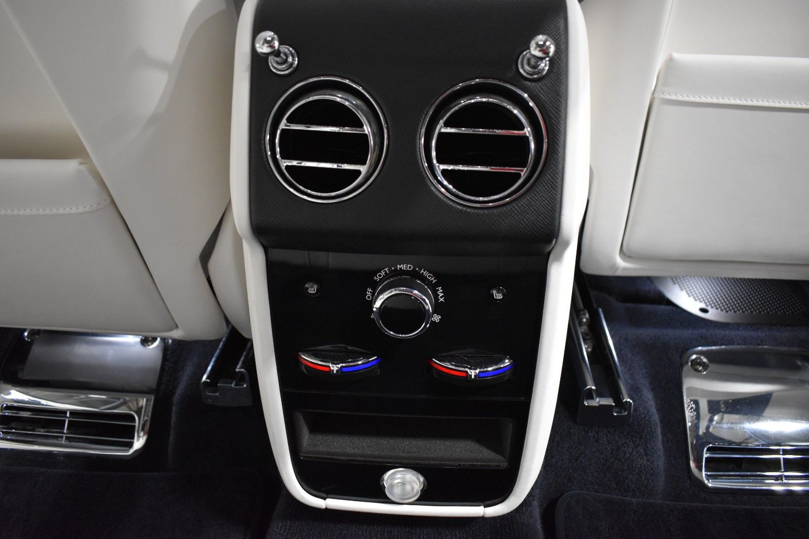 Thumbnail: 2024 Rolls-Royce Cullinan - 31
