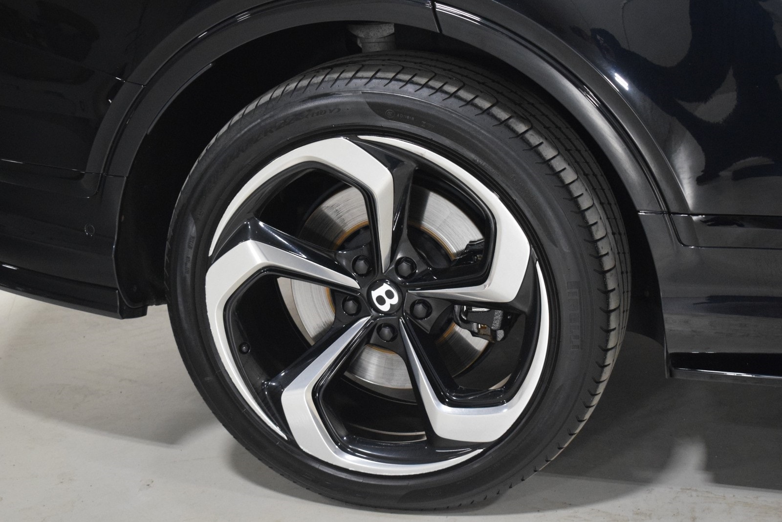 Thumbnail: 2022 Bentley Bentayga - 6