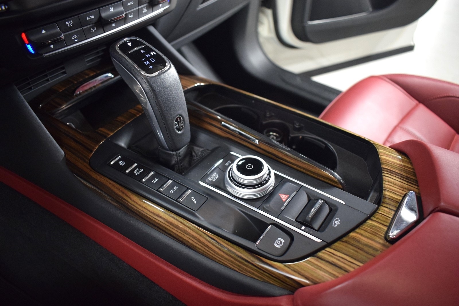 Thumbnail: 2022 Maserati Levante - 35