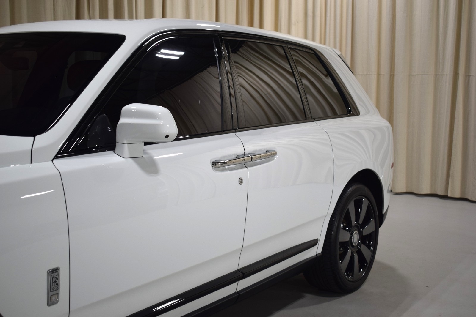 Thumbnail: 2023 Rolls-Royce Cullinan - 5
