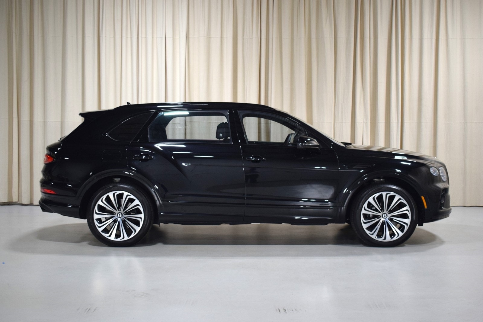 Thumbnail: 2023 Bentley Bentayga - 5