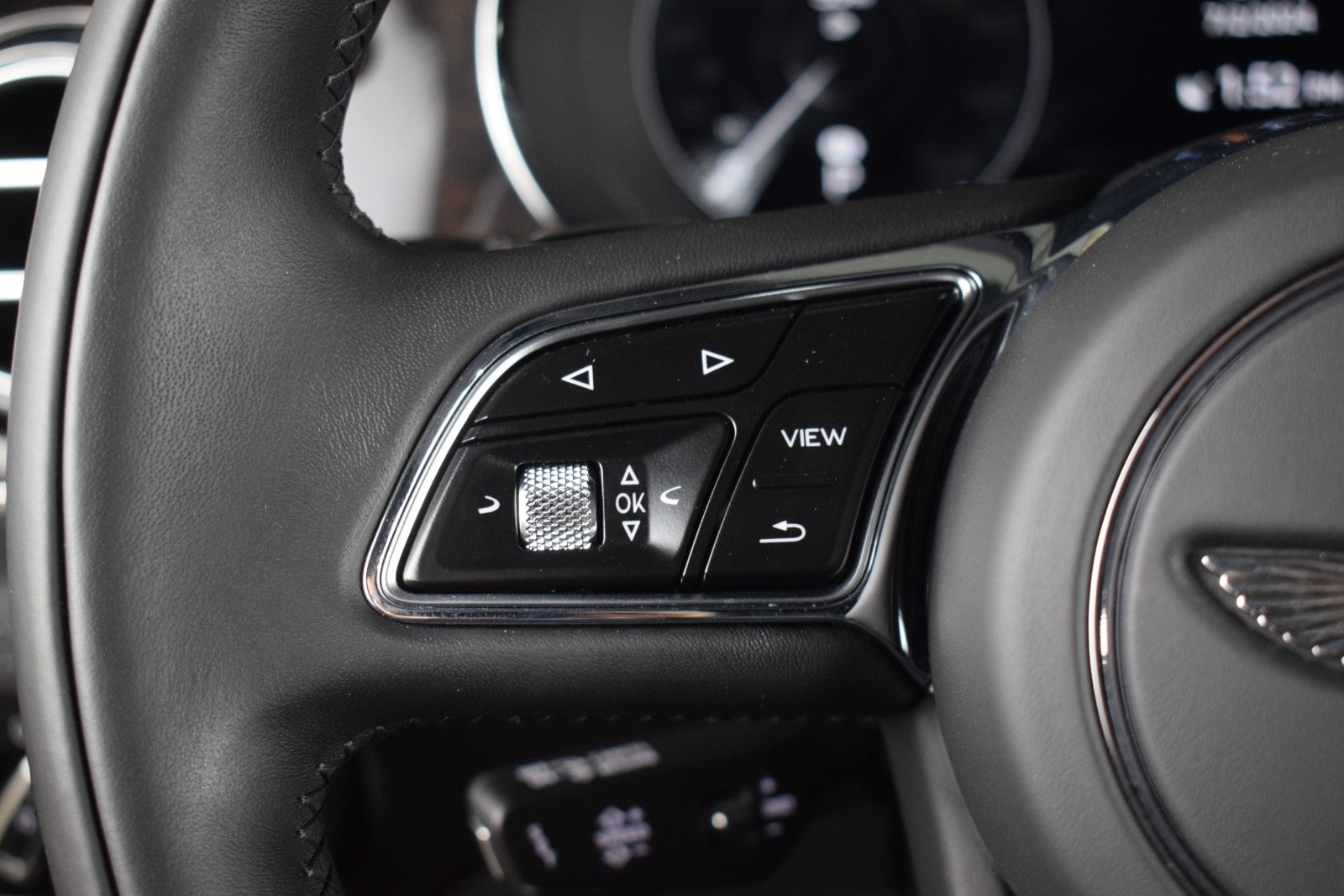 2021 Bentley Bentayga  30
