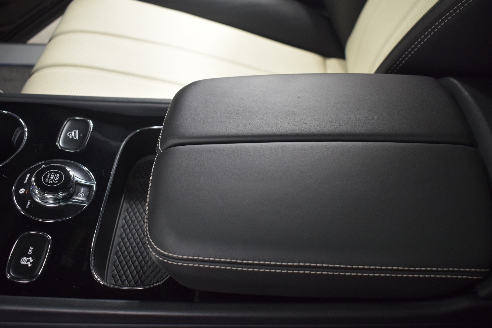 Thumbnail: 2024 Bentley Bentayga - 34