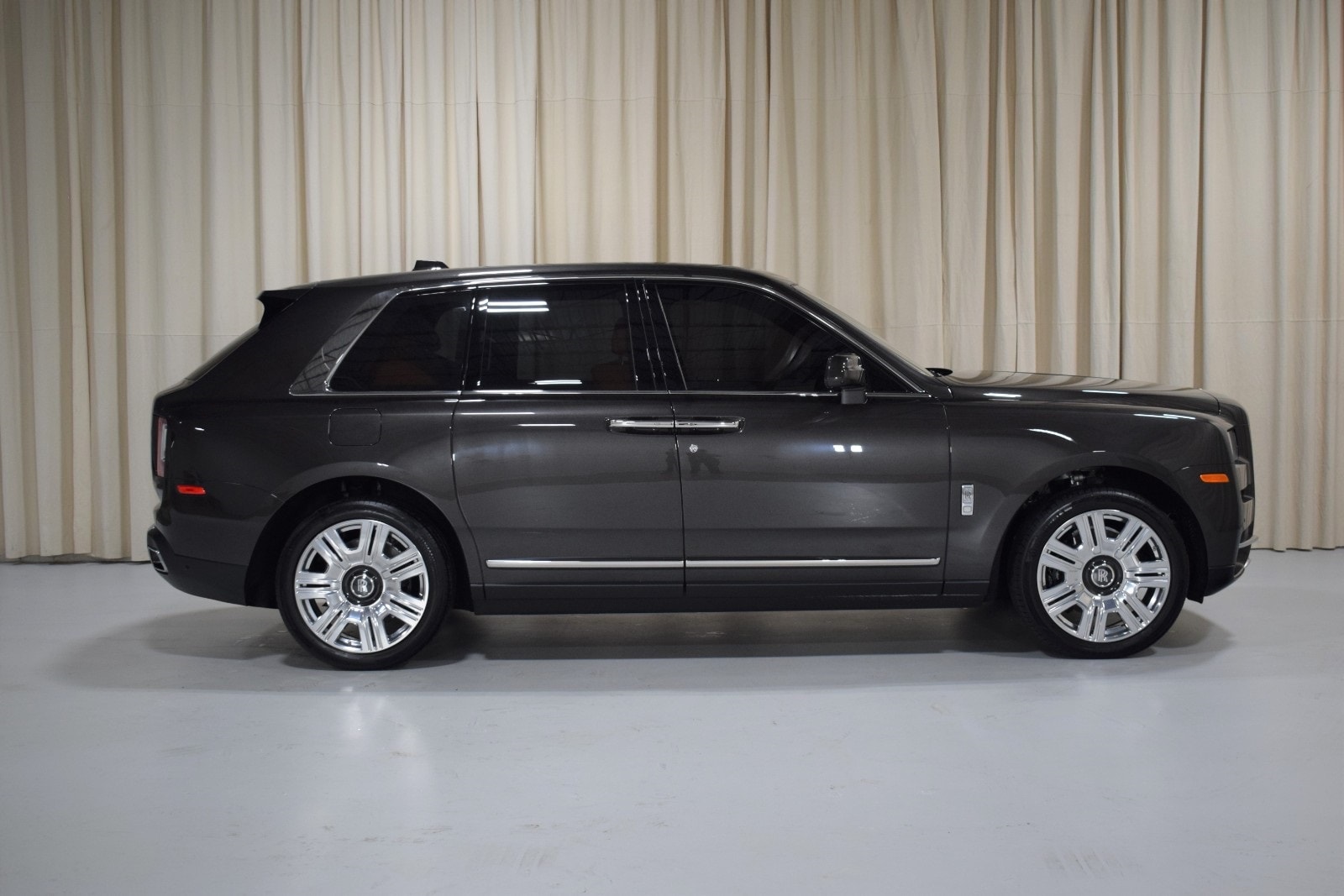 Thumbnail: 2022 Rolls-Royce Cullinan - 12