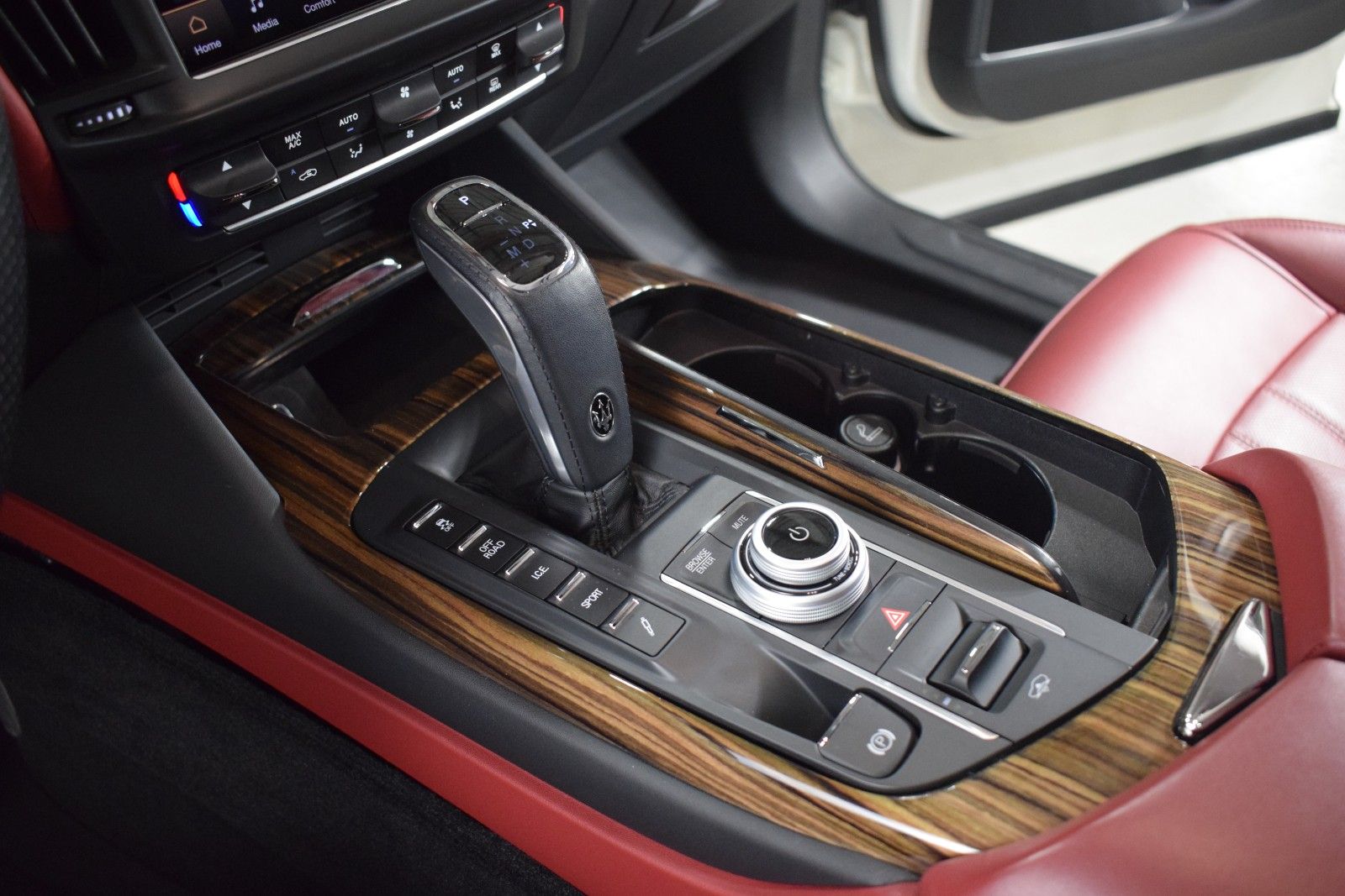 Thumbnail: 2022 Maserati Levante - 35