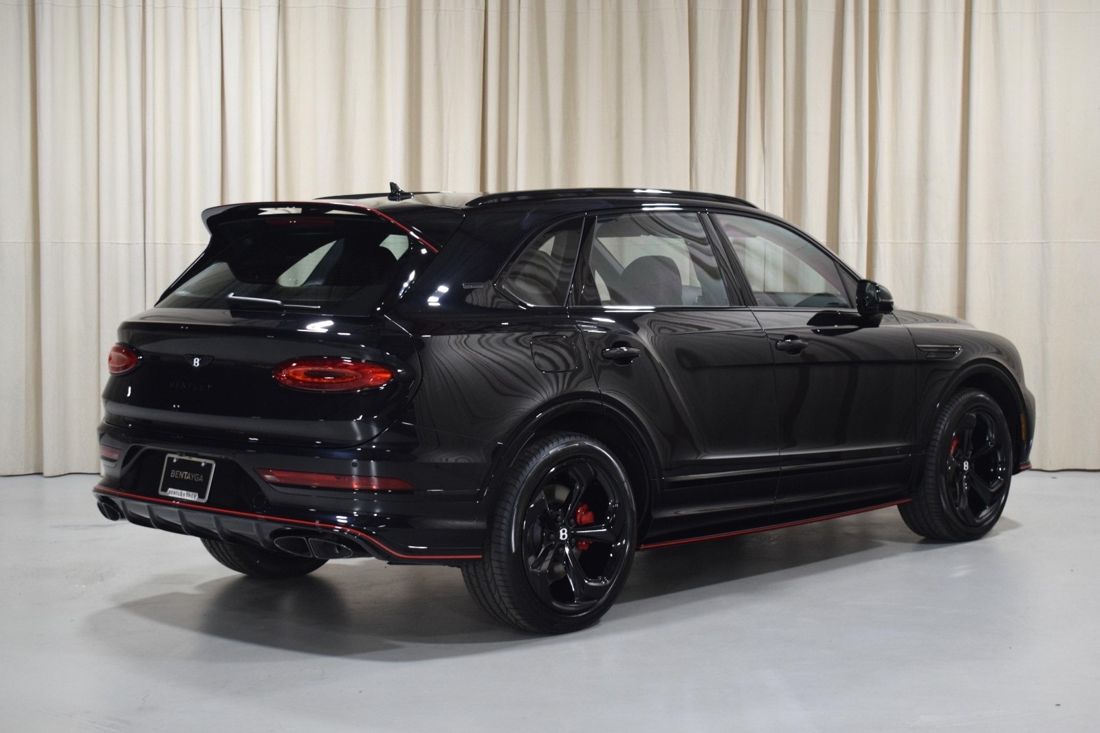 Thumbnail: 2025 Bentley Bentayga - 3
