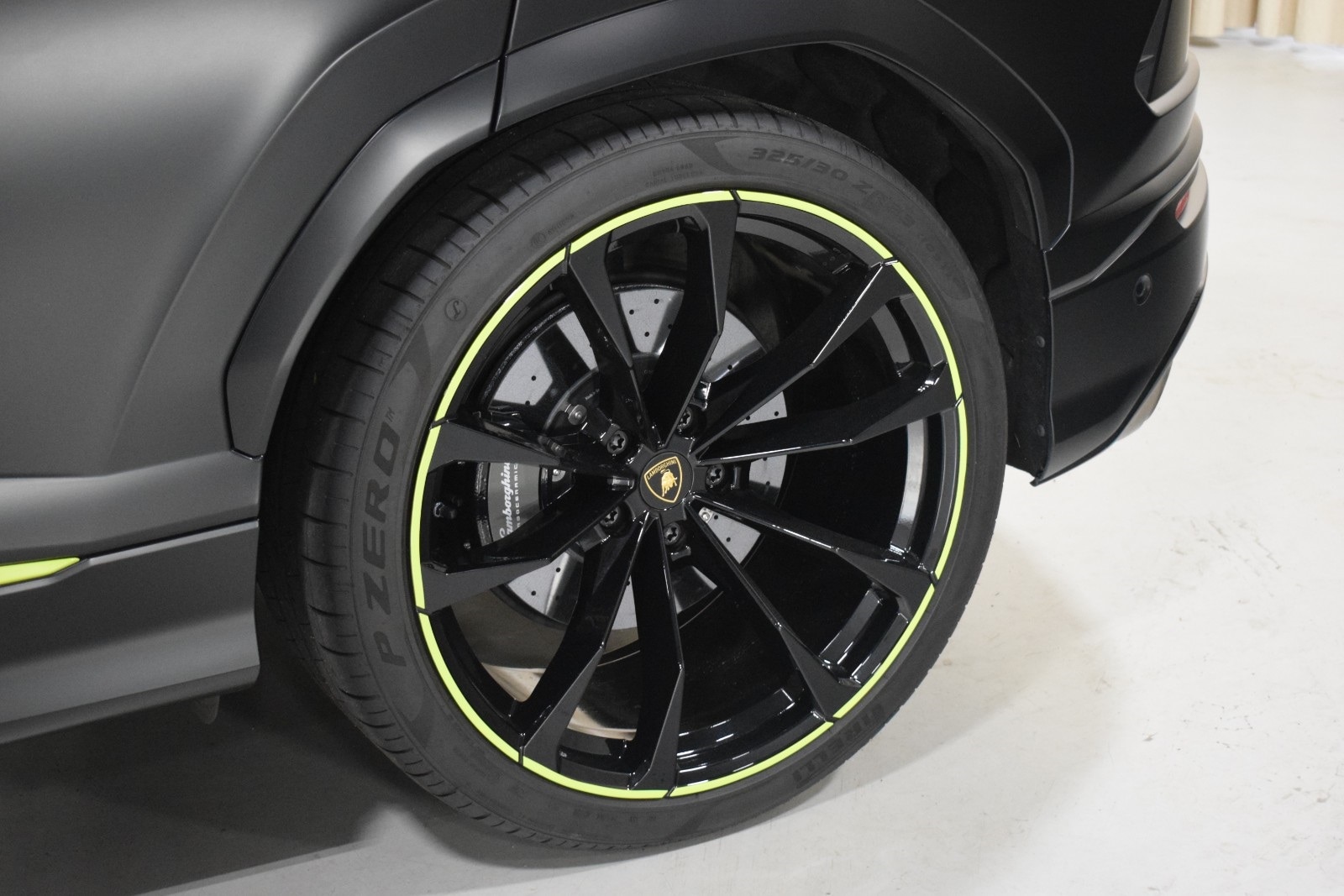 Thumbnail: 2022 Lamborghini Urus - 6