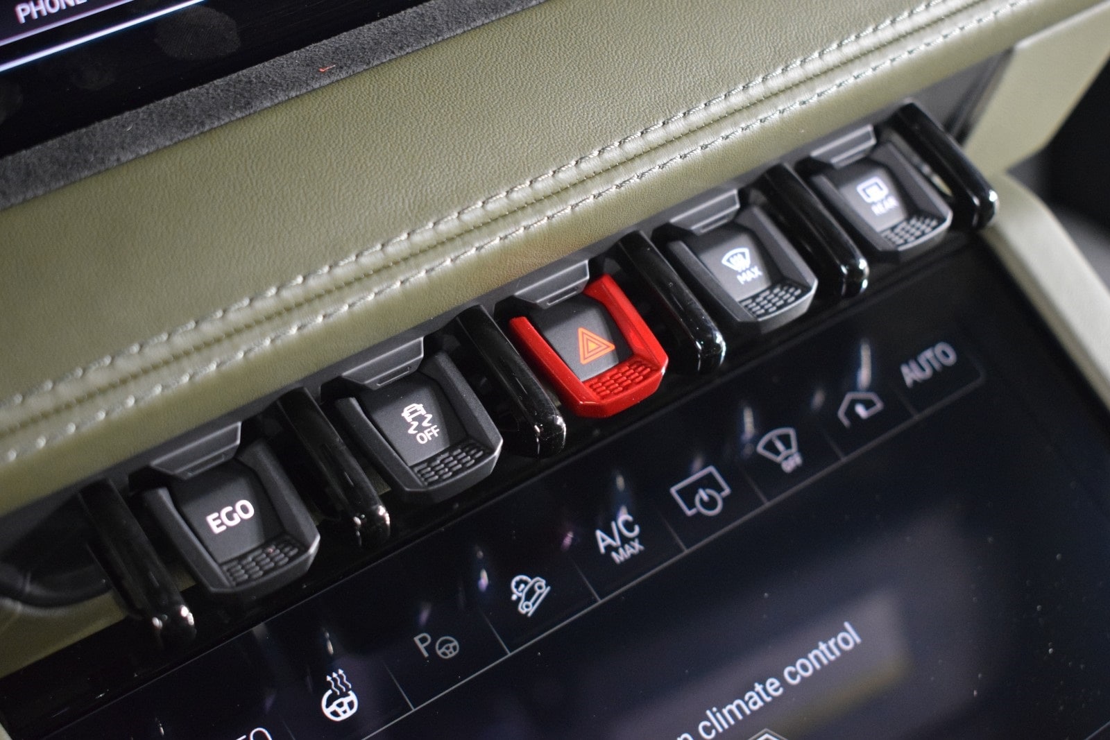 Thumbnail: 2025 Lamborghini Urus - 33