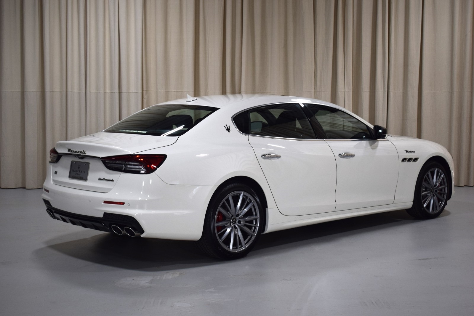 Thumbnail: 2024 Maserati Quattroporte - 9