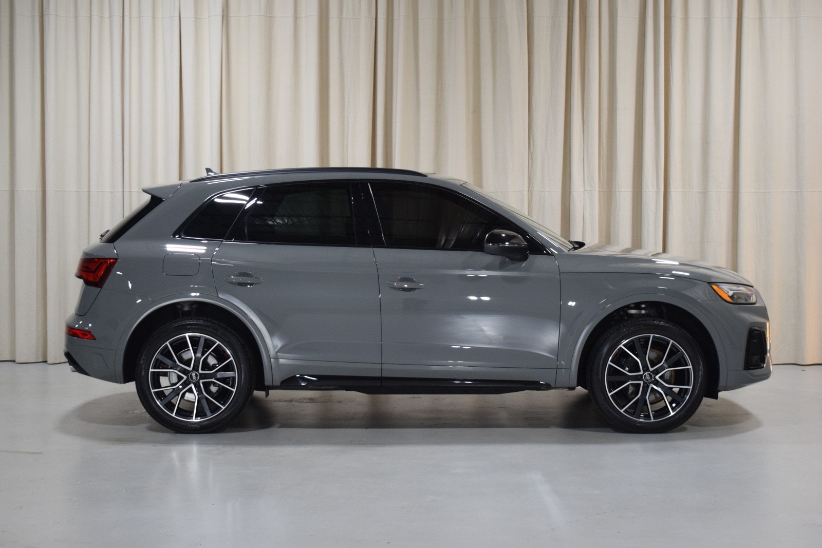 Thumbnail: 2022 Audi SQ5 - 14