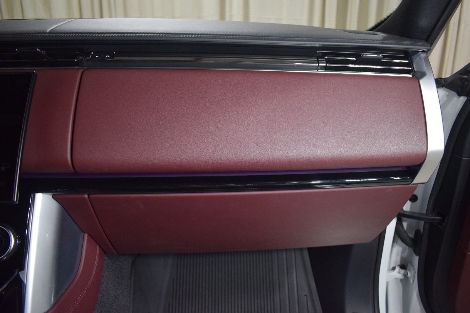 Thumbnail: 2023 Land Rover Range Rover - 24