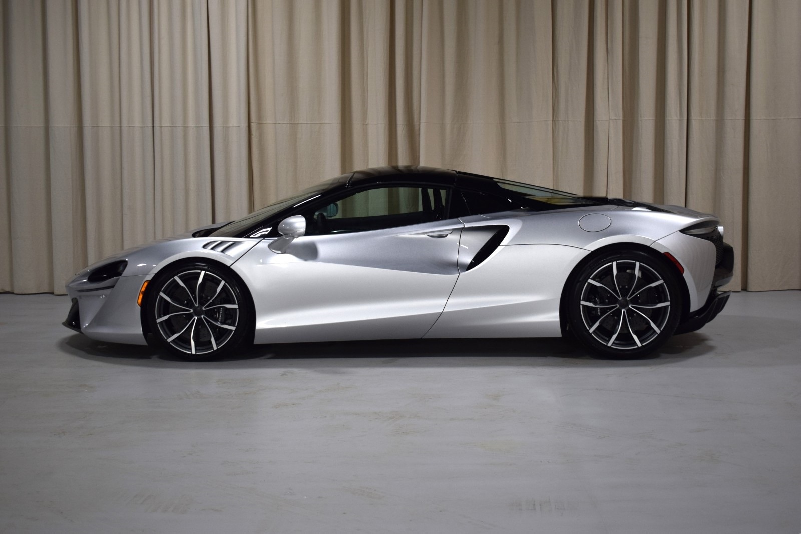 Thumbnail: 2025 Mclaren Artura - 5