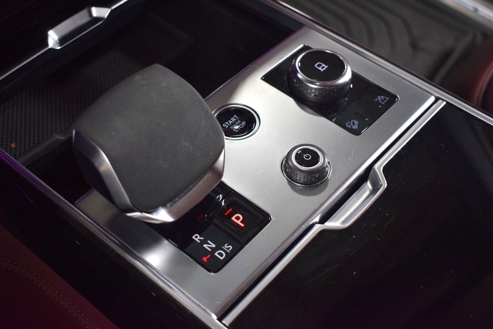 Thumbnail: 2023 Land Rover Range Rover - 34