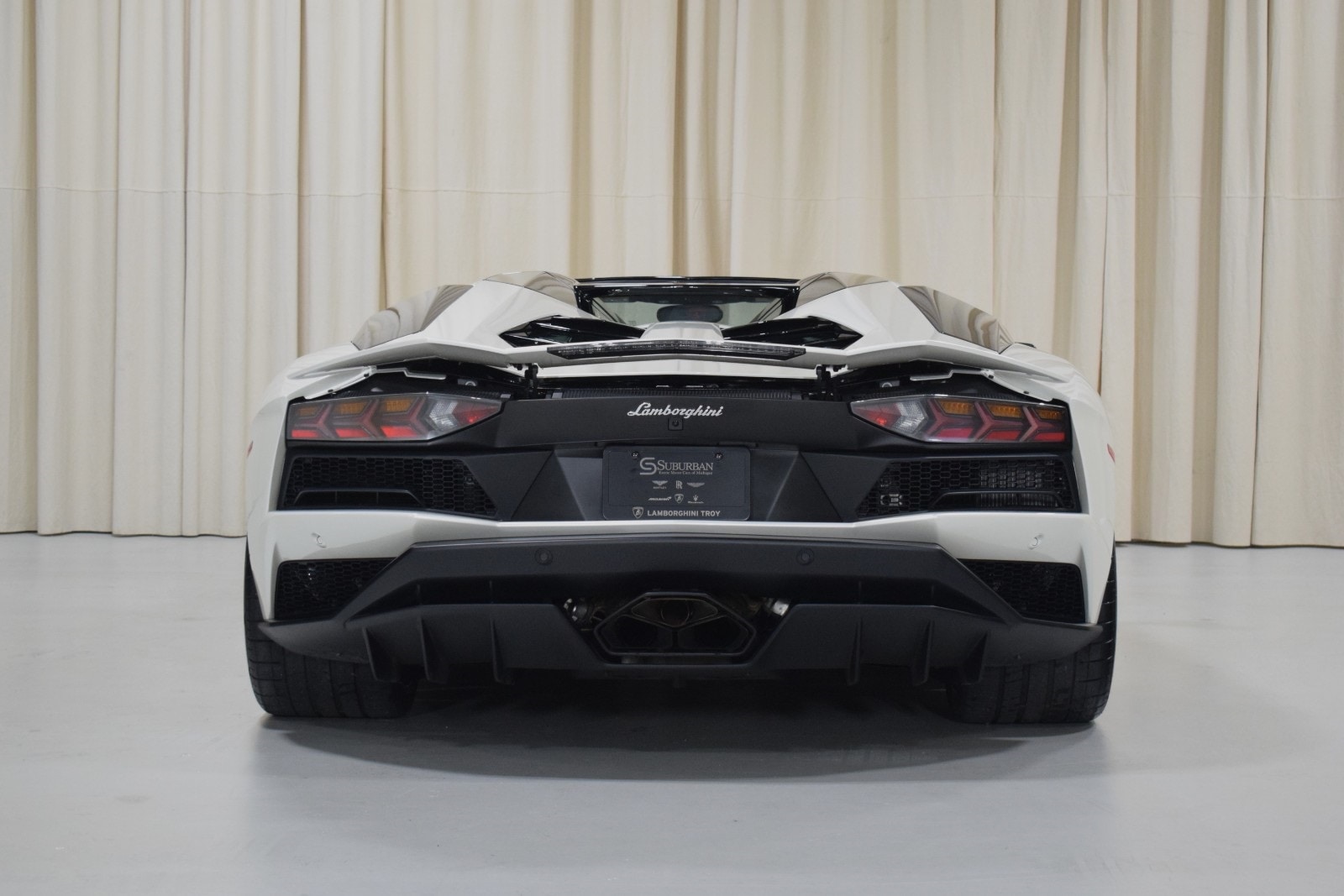 Thumbnail: 2019 Lamborghini Aventador - 16