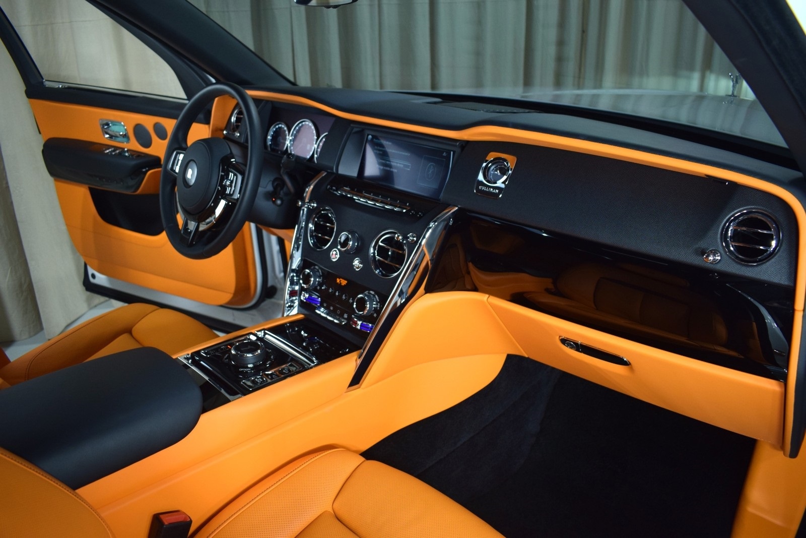 Thumbnail: 2023 Rolls-Royce Cullinan - 25
