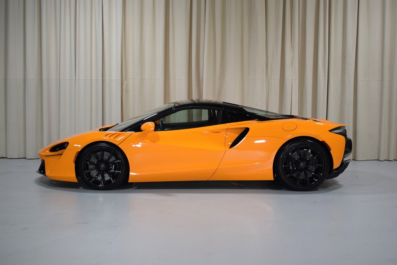 Thumbnail: 2025 Mclaren Artura - 4