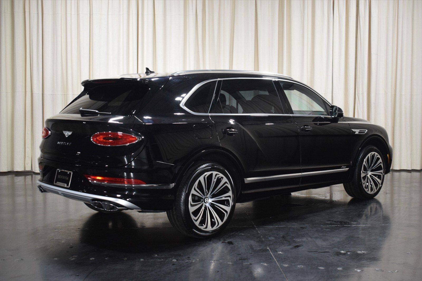 2024 Bentley Bentayga EWB Azure photo 3