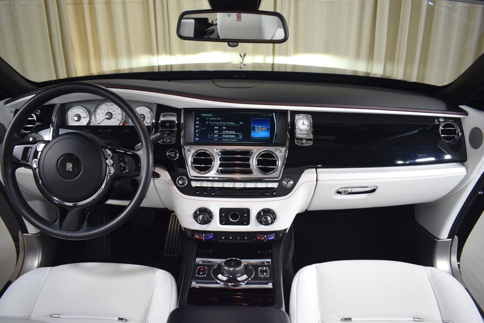 2020 Rolls Royce Dawn photo 3