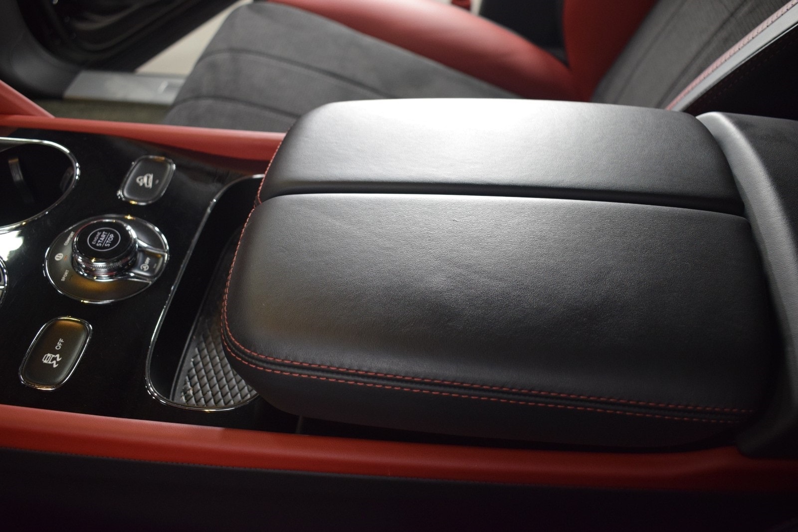 Thumbnail: 2022 Bentley Bentayga - 37