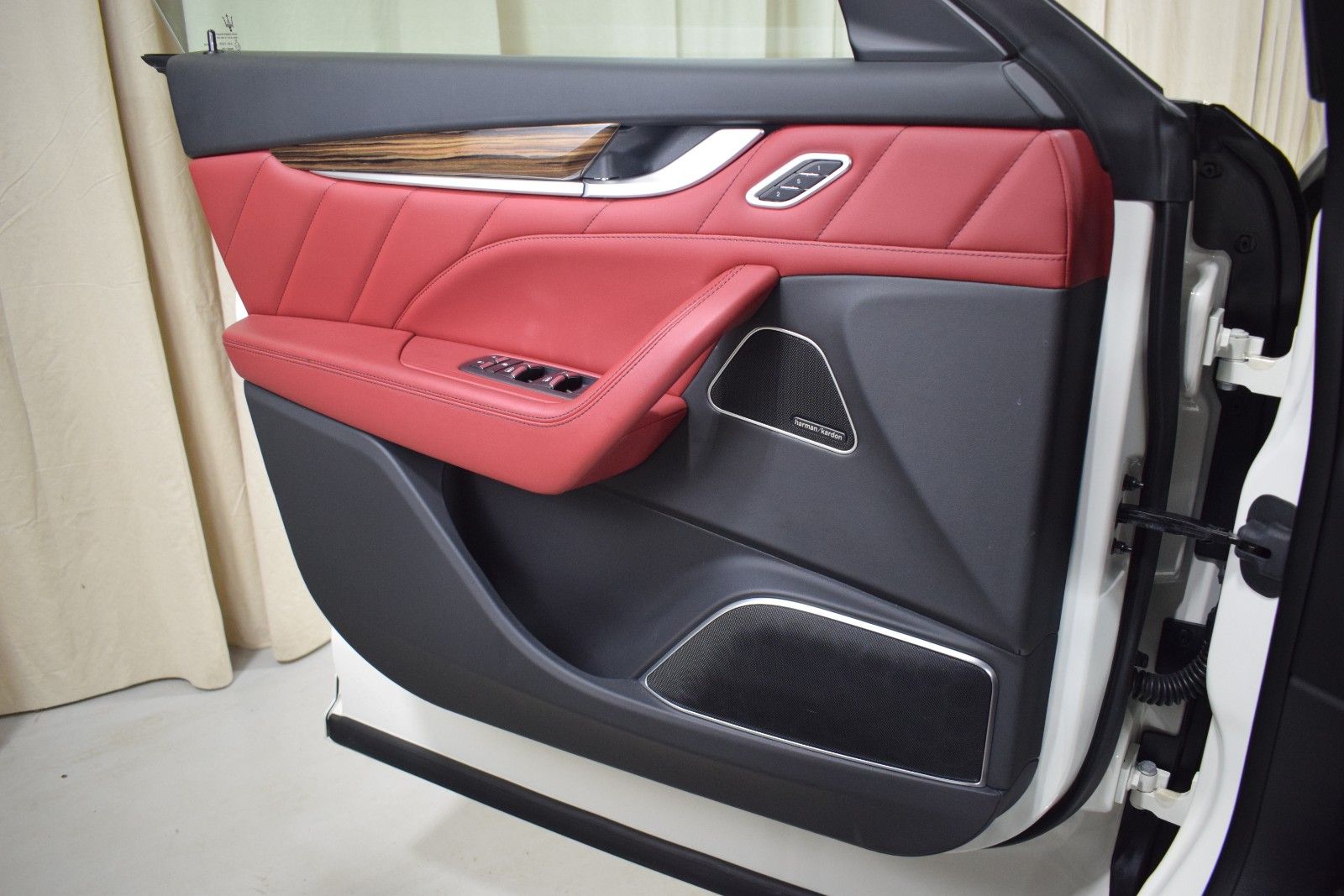 Thumbnail: 2022 Maserati Levante - 38