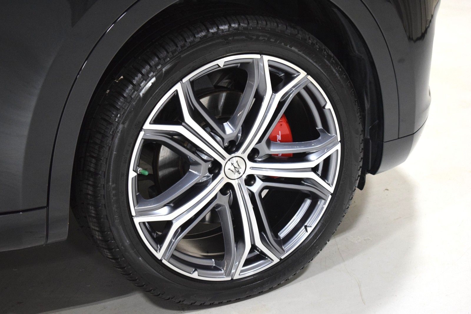Thumbnail: 2023 Maserati Levante - 17