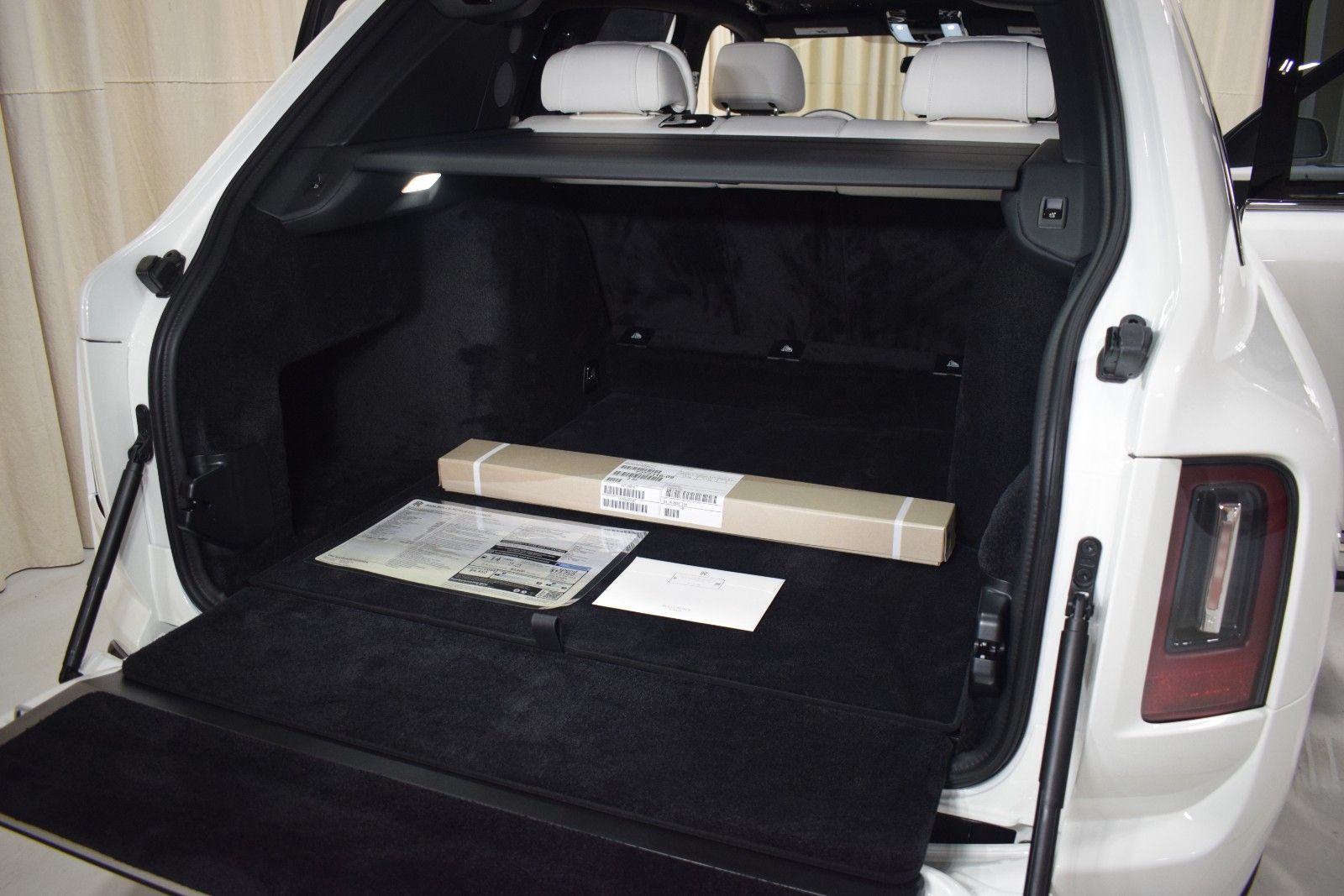 Thumbnail: 2026 Rolls-Royce Cullinan - 43