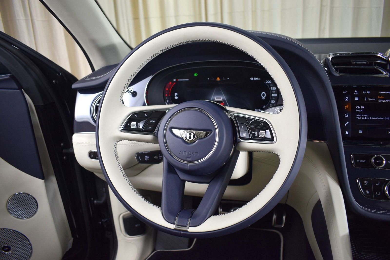 Thumbnail: 2025 Bentley Bentayga - 28