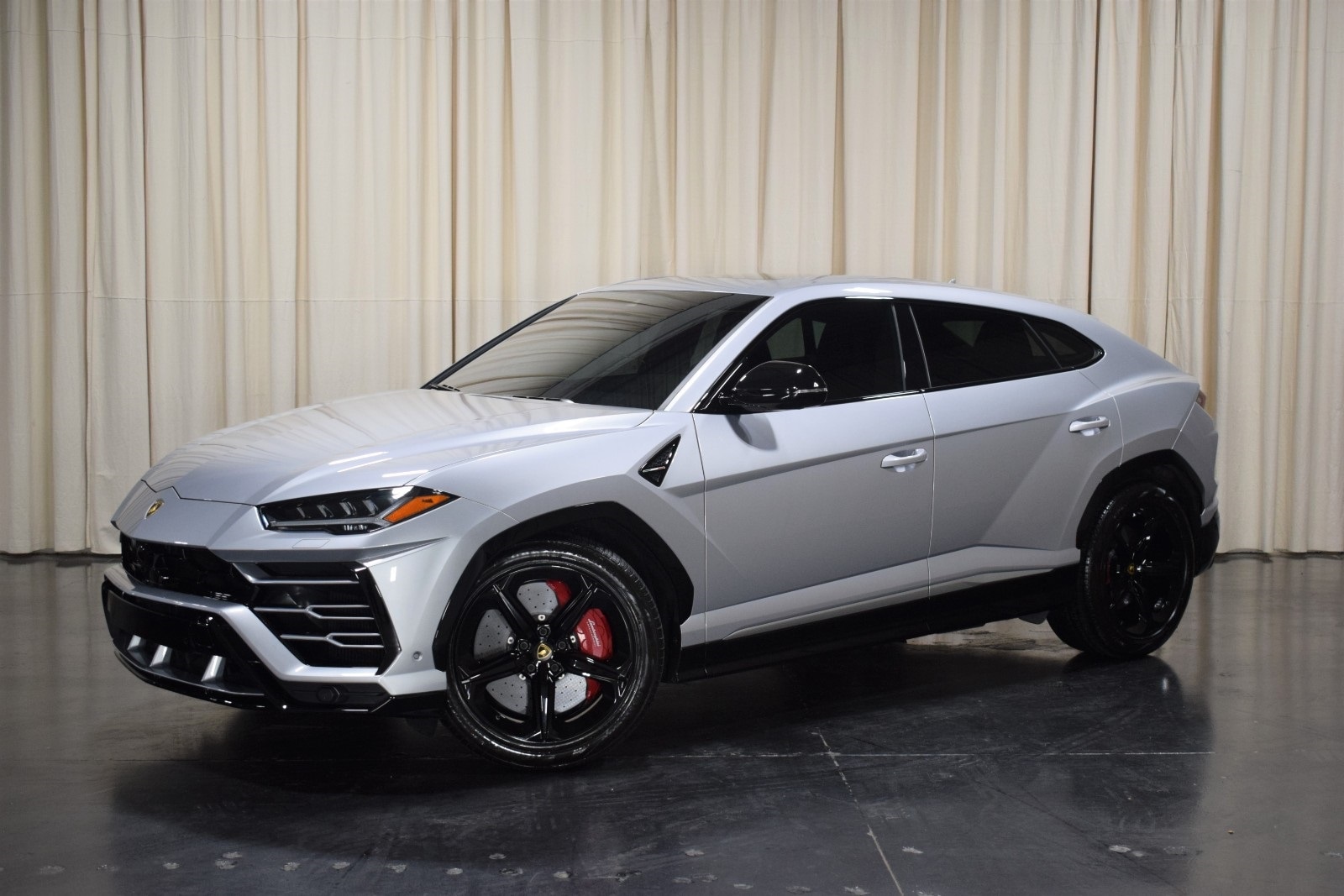 2019 Lamborghini Urus  -
                Troy, MI