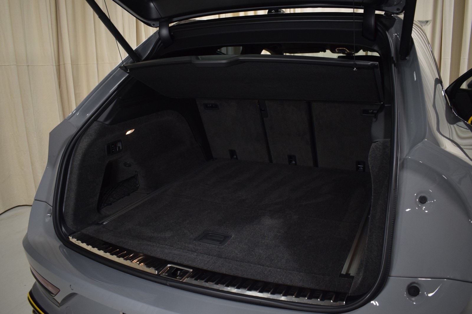 Thumbnail: 2026 Bentley Bentayga - 41