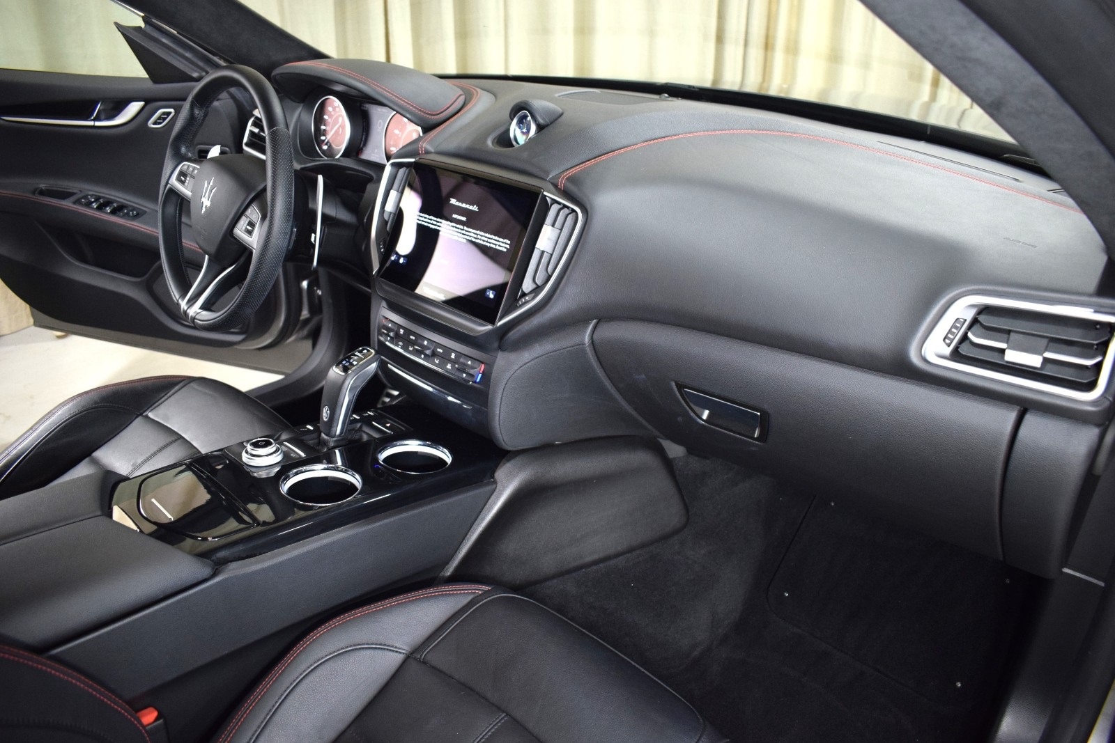 Thumbnail: 2022 Maserati Ghibli - 25