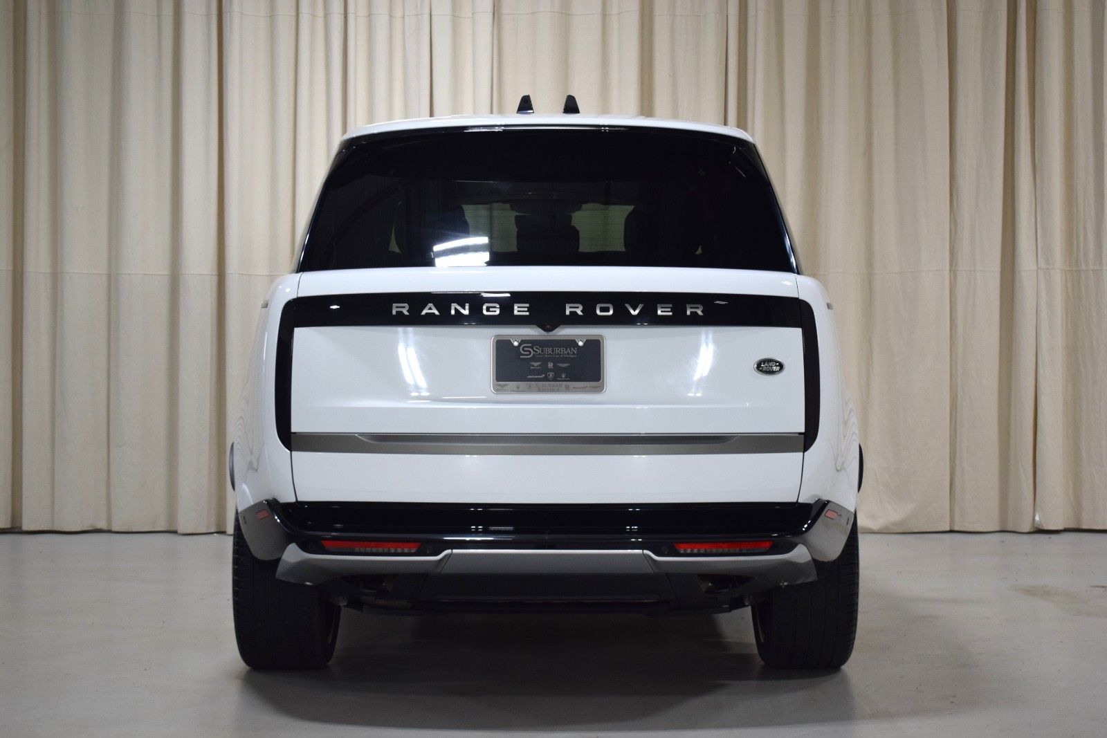 Thumbnail: 2023 Land Rover Range Rover - 13