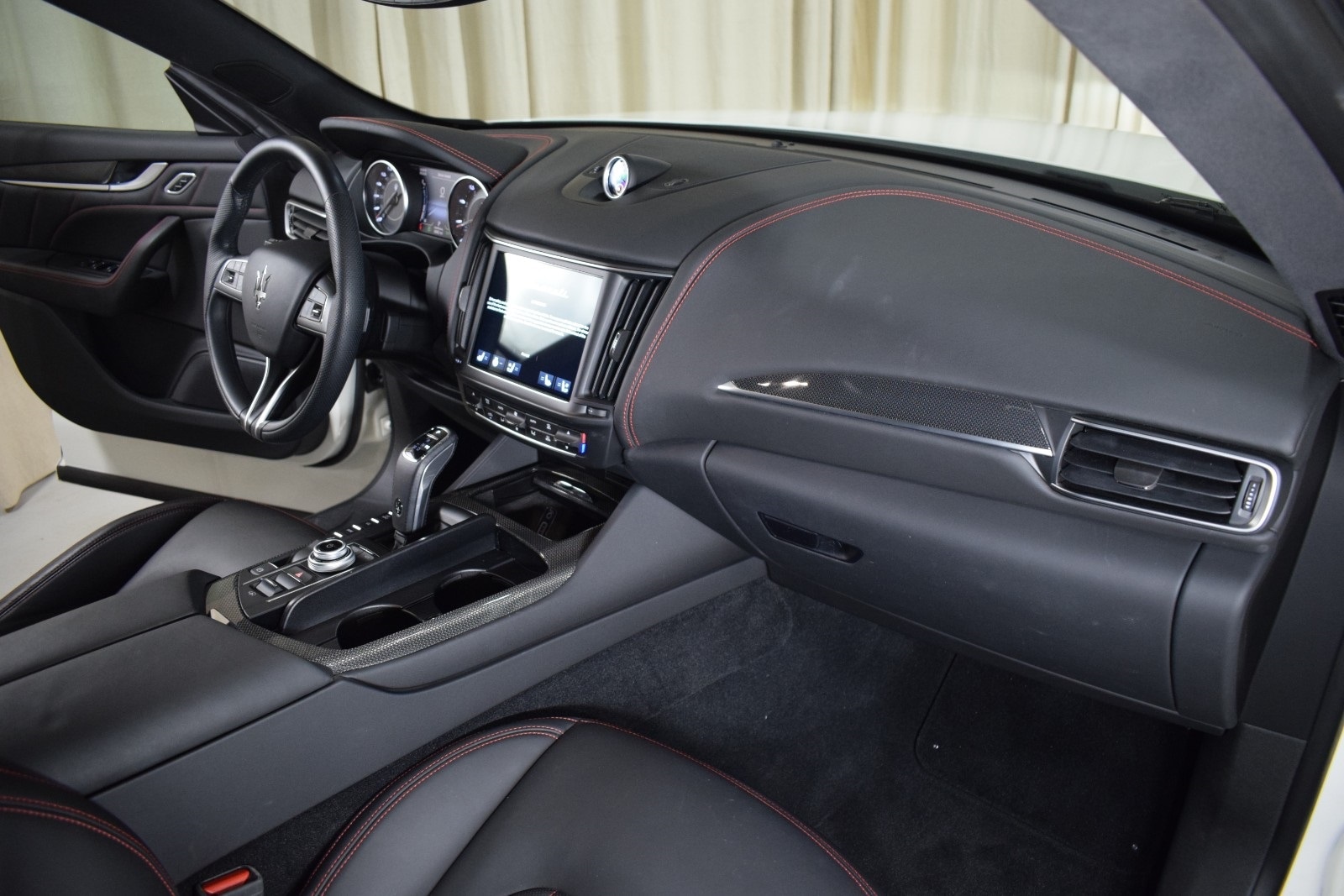 Thumbnail: 2022 Maserati Levante - 26