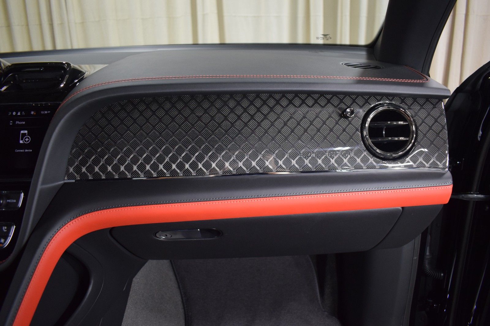 Thumbnail: 2025 Bentley Bentayga - 26