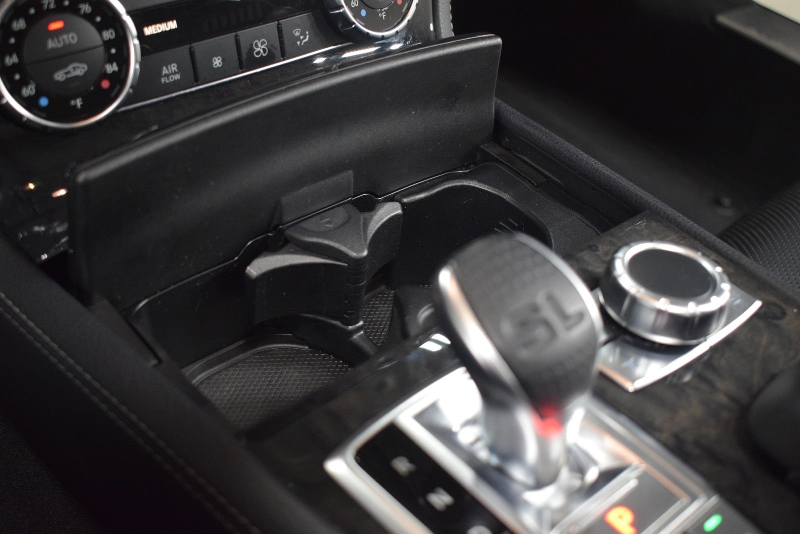 Thumbnail: 2013 Mercedes-Benz SL-Class - 34