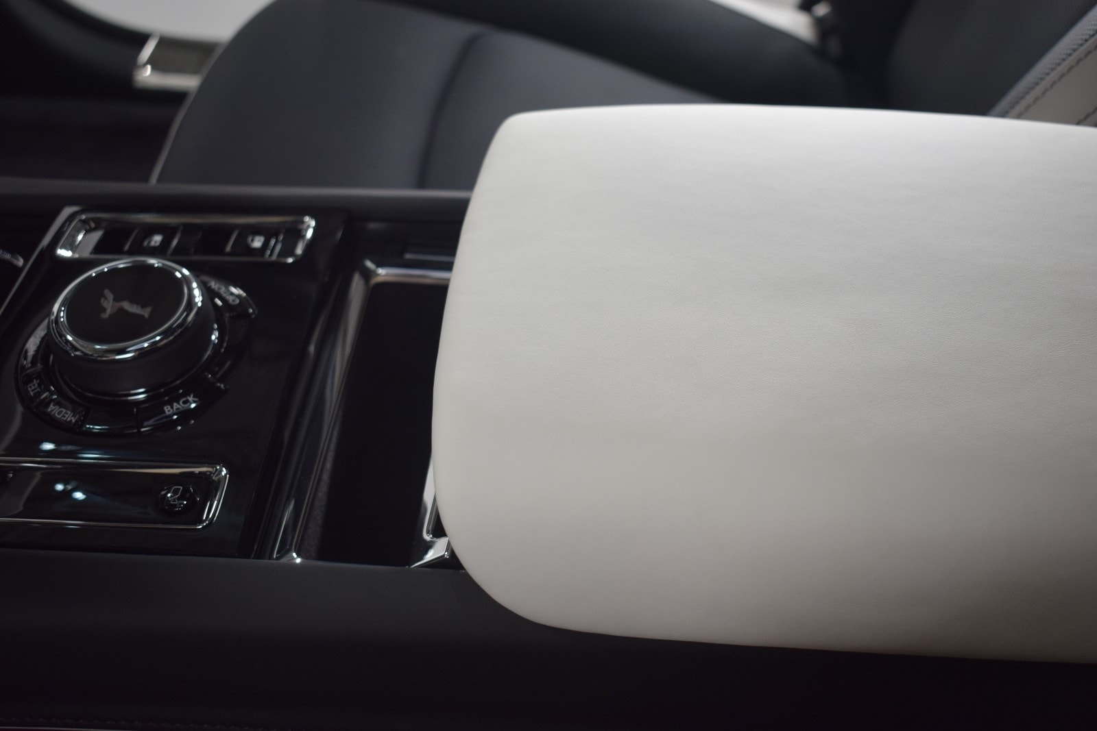 Thumbnail: 2024 Rolls-Royce Spectre - 36