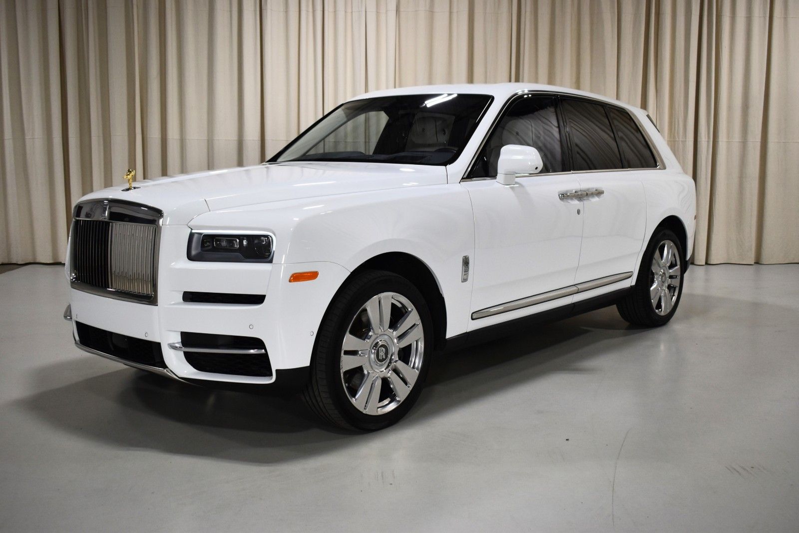 Thumbnail: 2024 Rolls-Royce Cullinan - 1