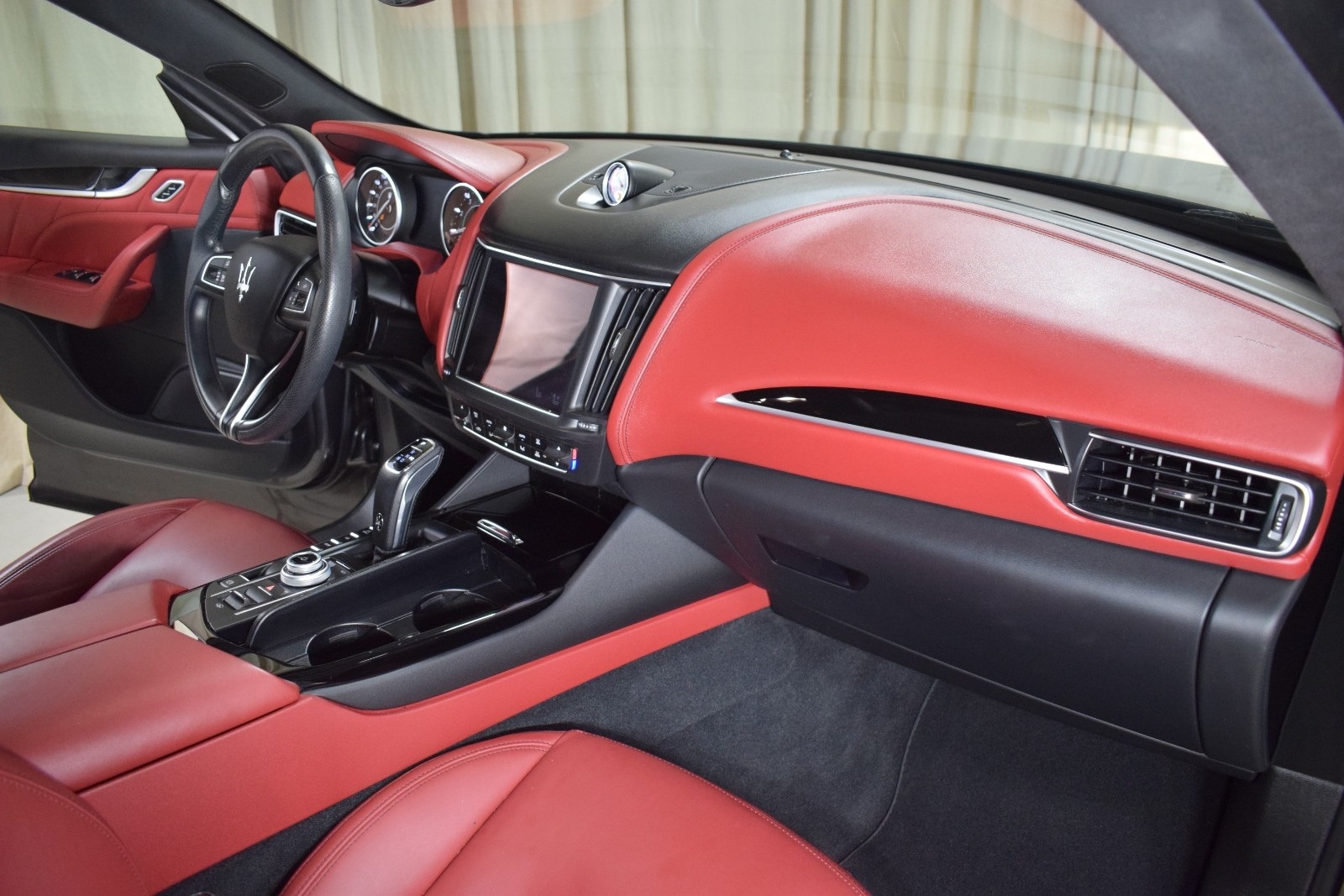 Thumbnail: 2022 Maserati Levante - 23